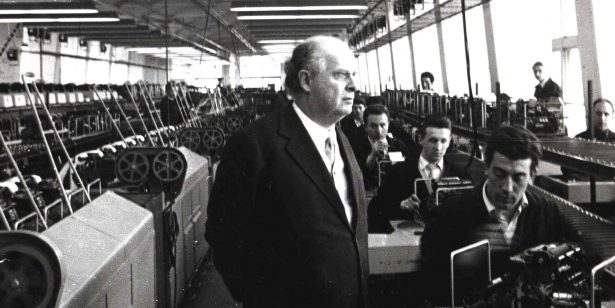 Adriano Olivetti in Fabbrica ad Ivrea Adriano Olivetti in Fabbrica ad Ivrea