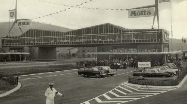 Autostrada del Sole. Area di servizio Cantagallo tra Bologna e Firenze Autostrada del Sole. Area di servizio Cantagallo tra Bologna e Firenze