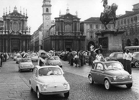 Fiat 500 in piazza San Carlo a Torino Fiat 500 in piazza San Carlo a Torino