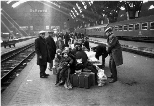 Stazione Centrale a Milano anni 50 Stazione Centrale a Milano anni 50